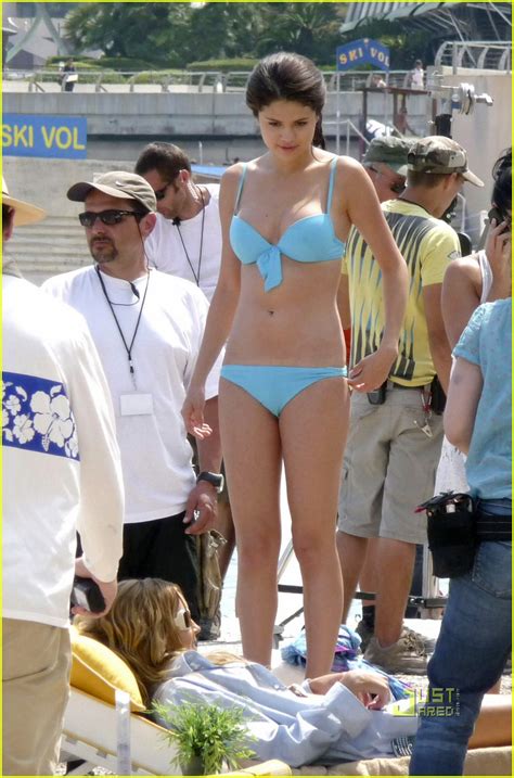 Selena Gomez Bikini Bod With Leighton Meester Photo 2461670 Bikini Katie Cassidy Leighton