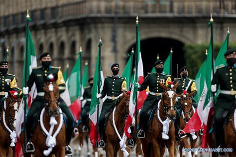 Desfile Militar Para Conmemorar El 210 Aniversario De La Independencia