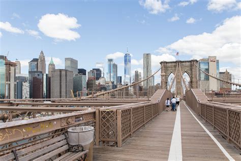 How long is the brooklyn bridge in miles the brooklyn bridge is 1.134 miles but the entrances for the brooklyn bridge pedestrian walkway are approximately 1.6 miles apart. Brooklyn Bridge Visitors Guide