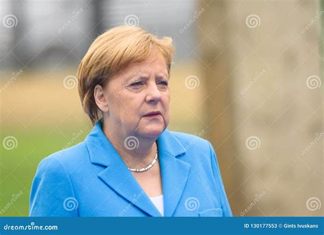 Angela Merkel Kanselier Van Duitsland Tijdens Aankomst Aan De Navo