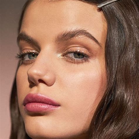 These 10 Minimal Makeup Looks Will Turn Heads