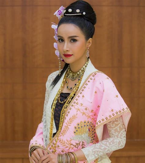 รากนครา Myanmar Traditional Dress Traditional Attire Traditional Fashion Traditional Dresses