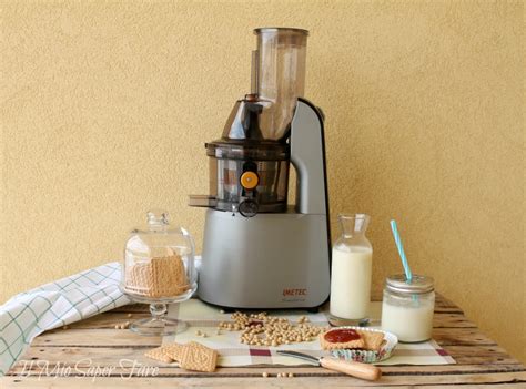 Latte di soia fatto in casa. Latte di soia fatto in casa con Estrattore Imetec SuccoVivo