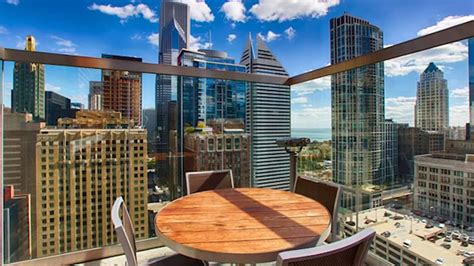 You can defiantly pick out the regulars by the way they interact with the waiters and bartenders. Chicago's hottest rooftop bars and restaurants ...
