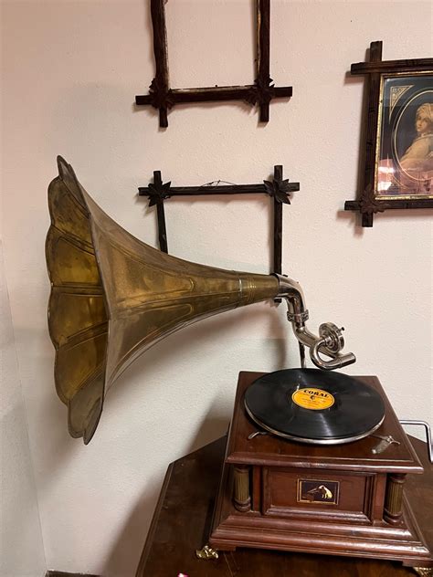 Victor Victrola With Horn