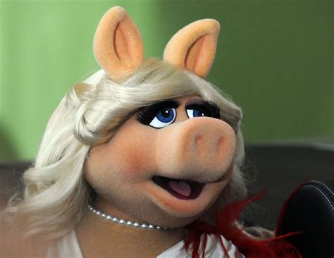 NY museum recognizes Miss Piggy with award for outstanding women ...