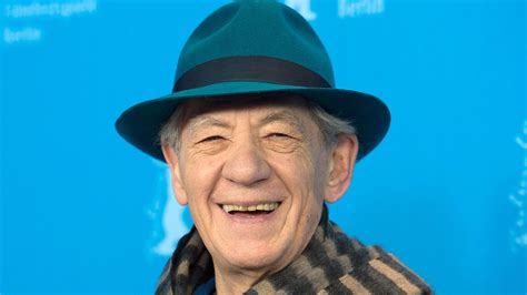Der aktuelle stand der forschung und alle. Wie Sir Ian McKellan sich fühlt, nachdem er den COVID-19 ...