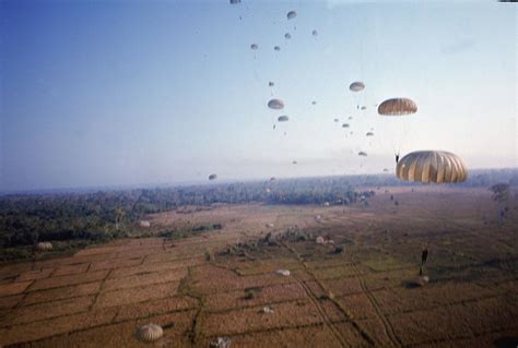 Vietnam War 1967 Us Parachute Assault In Vietnam War Flickr