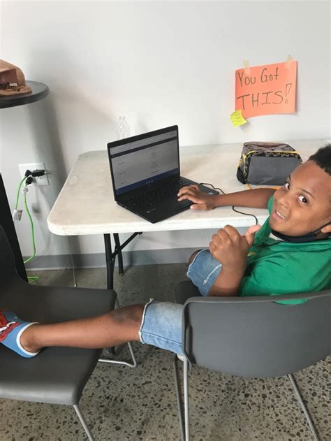 Nashville Schoolroom Helps Single Parents With Students Online