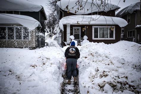 Buffalo New York Area Digs Out From Snow Ahead Of Flood Threat Cbs News