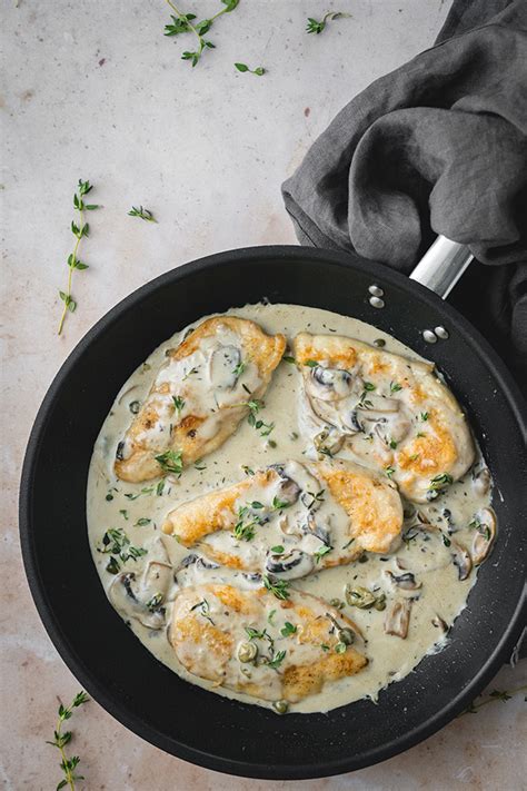 I'm bringing this recipe current because i think it deserves a new chance in the spotlight. Chicken Scallopini with Mushroom Cream Sauce - Yummy Addiction