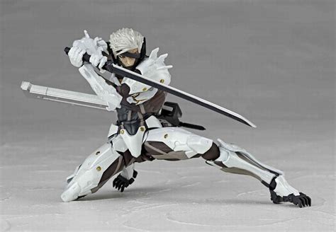 Metal Gear Solid Rising Revengeance Raiden White Armor Figurky A