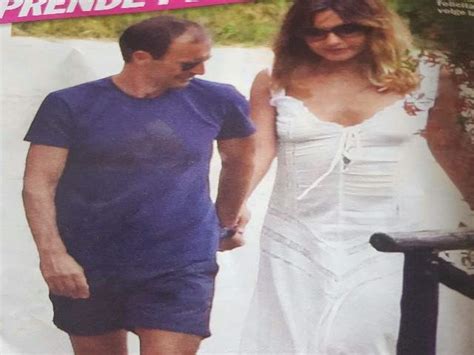 Il loro amore sembra più forte che mai. Ambra e Allegri, l'attrice in ansia, Max la rassicura ...