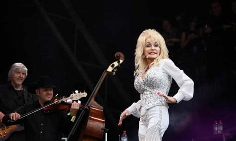 She Come By It Natural Dolly Parton Songteller Review No Dumb