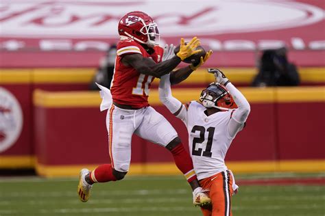 Tyreek Hill Dismisses Claim That Others Could Do What Patrick Mahomes