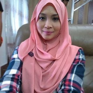 Jangan lupa subscribe, like, dan share channel klandwey! Biodata Siti Nordiana, Penyanyi Wanita Yang Sentiasa Comel ...