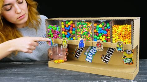 Как сделать автомат для конфет из картона своими руками