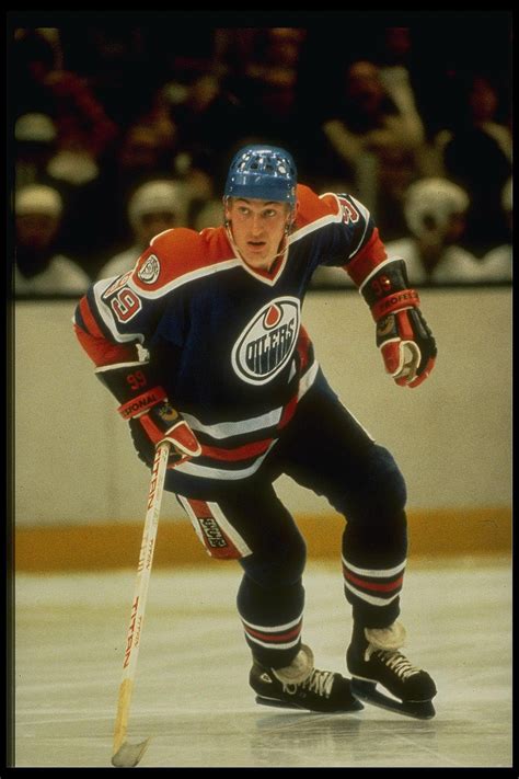 In the first five years of his peewee hockey career, playing for his hometown team, the brantford nadrofsky steelers, the young gretzky notched an impressive 369 goals, which is made even more. Gallery of Wayne Gretzky Pictures