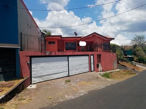 Se Vende Casa Ubicada En Heredia Santa Bárbara San Pedro — Casas En Venta En Alajuela Cartago