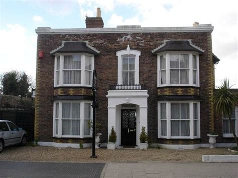 This is a traditional british coastal house which has been newly renovated with within 30 seconds walk to the beach. Belmont House (Whitstable, Kent) - Guest house Reviews ...
