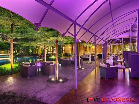 Berenang tidak hanya bisa dilakukan untuk tujuan olahraga, tapi juga sebagai salah satu kegiatan rekreasi. IINDIGO Lounge Tempat Hip Baru Bernuansa Tepi Kolam Renang ...