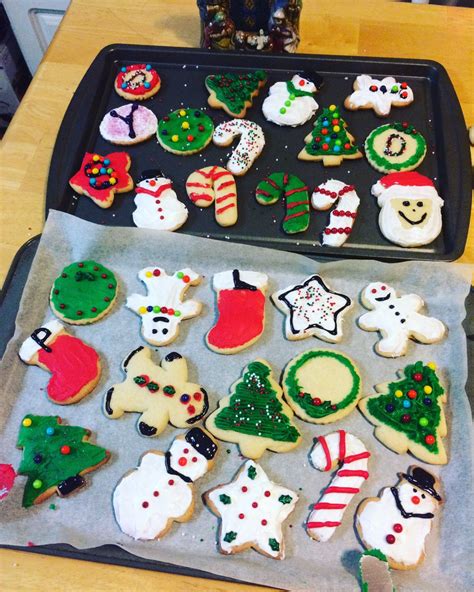 These little sandwich cookies are so wonderful for the holidays. Trisha Yearwood Christmas Cookies / Christmas Cookies ...