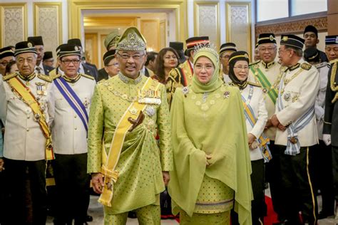 Ini bukanlah satu cadangan baharu dalam politik malaysia. Sistem Raja Berpelembagaan asas kestabilan politk negara ...