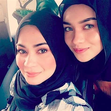 Dia dipenjarakan atas dakwaan melacur dan menagih dadah. Ke Mana Tak Tumpahnya Kuah Kalau Bukan Ke Nasi,Anak Sedara ...