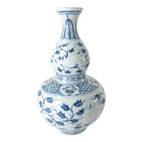 20th Century Chinese Chinoiserie Blue And White Double Gourd Vase
