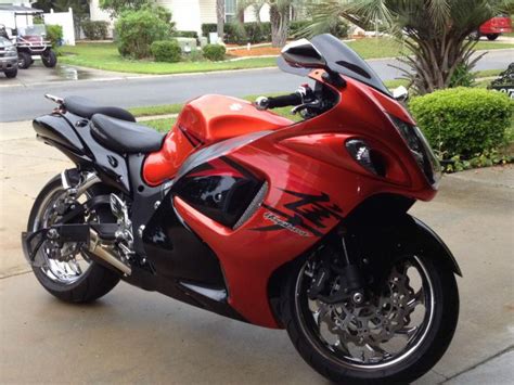 The suzuki hayabusa is a popular premium sports tourer and is powered by a euro 3 compliant liquid cooled 1,340 cc inline four engine, producing 194 bhp at 9,500 rpm and maximum torque at 7,200 rpm. 2008 Suzuki Hayabusa, metallic orange, for sale on 2040-motos