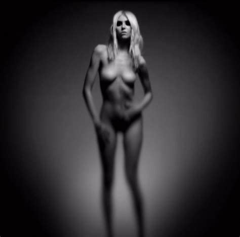 Naked Taylor Momsen Added 07 19 2016 By Gwen Ariano