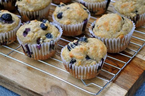 These blueberry oatmeal greek yogurt muffins are bursting with blueberries and oats and make for a healthier muffin made with no butter or oil! A Quick Hello | Greek Yogurt Blueberry Muffins