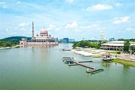 Book malaysia tourism packages at makemytrip.com. HALF DAY PUTRAJAYA (PRIVATE TOUR) | Tripcarte.Asia