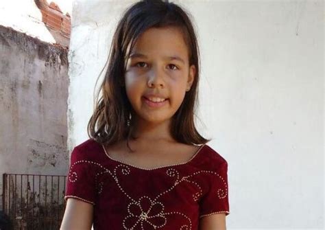 Corpo De Menina De 10 Anos é Encontrado Sob Telhas E Pedras Ao Lado De Sua Casa