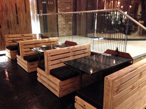 Planning the best place outdoor for guest entertainments? Pallet Seating Set for Restaurant | Pallet Furniture Plans