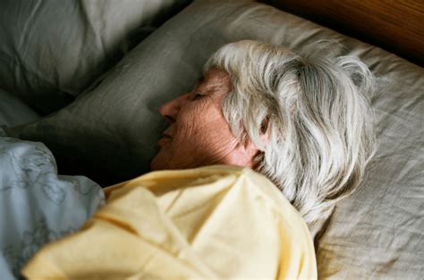 Do Seniors With Alzheimers Sleep A Lot