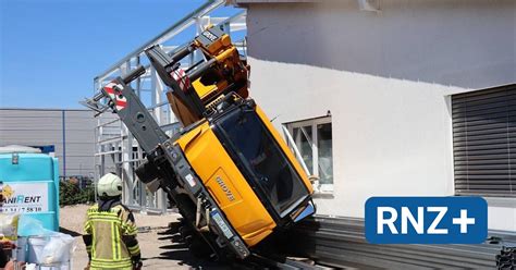 Plankstadt Baukran kippt auf Nachbargrundstück plus Fotogalerie