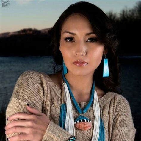 Pin By Osi Lussahatta On Ndn Native American Girls Native American Models Native American Women