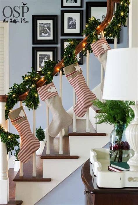 There are so many different scents you can use one of the more romantic christmas decorations, sharing a kiss under the mistletoe plant supposedly sends blessings and good fortune to the couple. 40+ Festive Christmas Banister Decorations Ideas - All ...