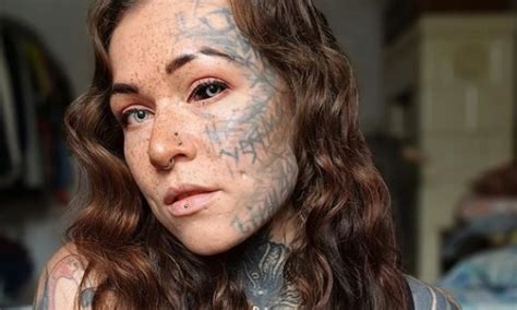 Γερμανία aυτη η γυναίκα έχει ξοδέψει 10 000€ σε τατουάζ pentapostagma