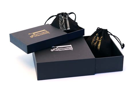 Unique Design Luxury Jewellery Packaging Box With Pouch Manufacturers