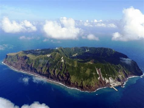 Itzpuzzling > various > aogoshima island. Aogashima Island | Unusual Places