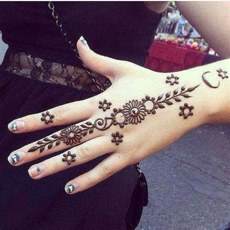 1.0.2 motif gambar henna simple; Contoh Gambar Motif Henna di Jari - Contoh Gambar Henna