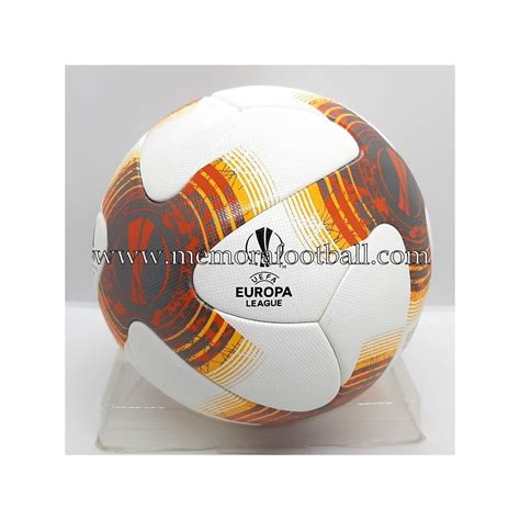 The football comes with the same features as last. Balón Adidas 2017-18 UEFA Europa League official match ball