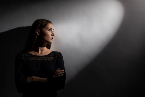 8 Top Portrait Photography Tips That Use Just One Light Ephotozine