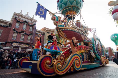 Hong Kong Disneyland New Toy Story Land And 5th Anniversary Parade