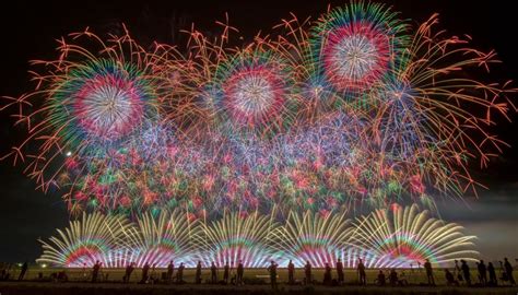Stunning Images Showcase Japans Amazing Fireworks