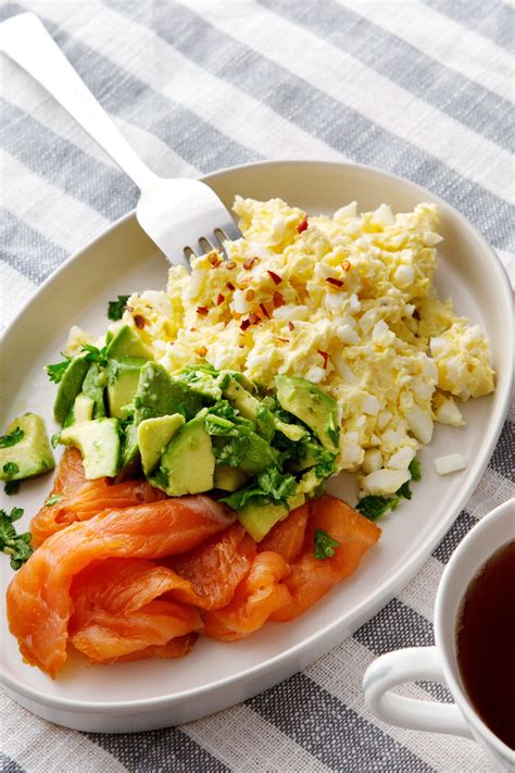 Stick to a few simple. Keto egg butter with smoked salmon and avocado | Recept ...