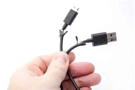 Así se puede arreglar el cable del cargador de tu teléfono Android