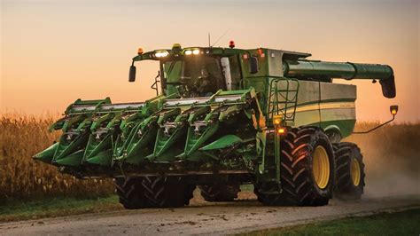Taking A Closer Look At The New John Deere 8rx Four Track Tractors